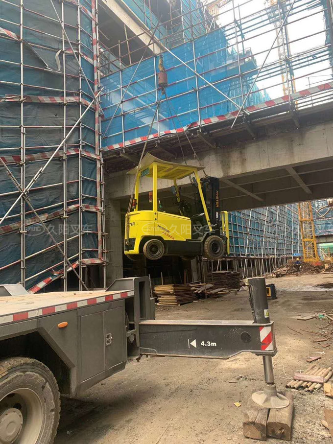 海斯特2.5吨电动叉车交付苏州新南环菜市场建设项目使用